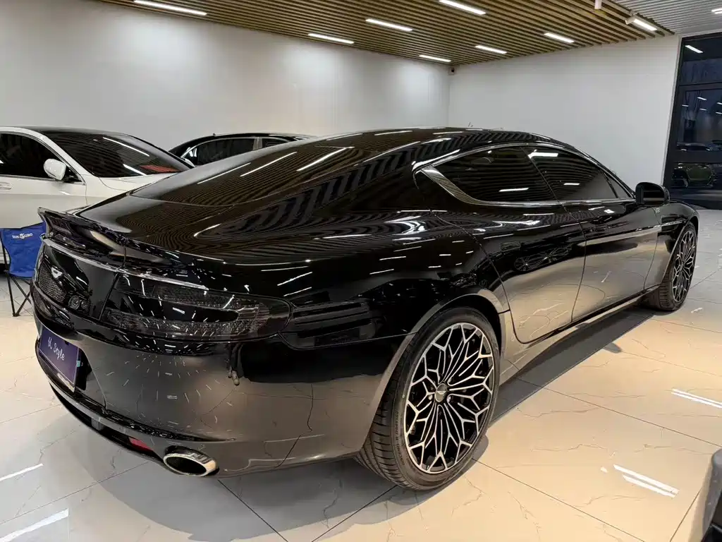 Aston Martin Rapide — миниатюра 3