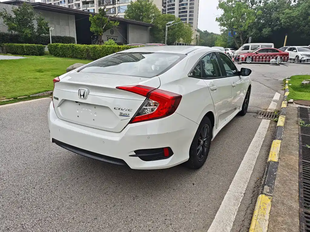 Honda Civic — миниатюра 7