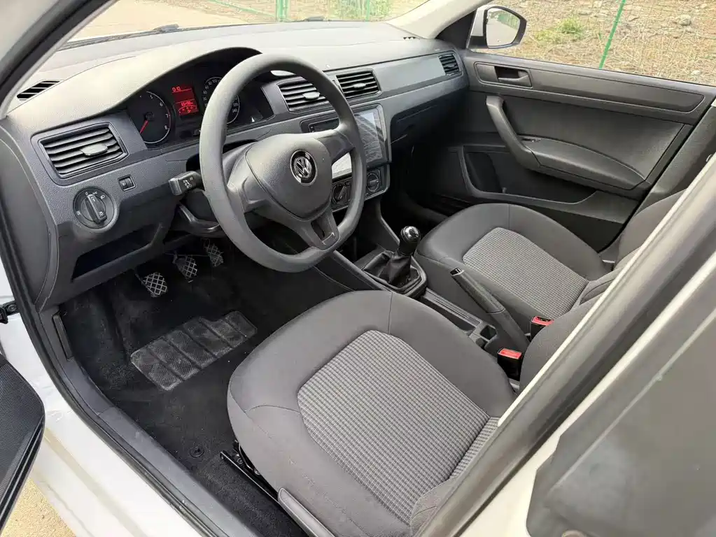 Volkswagen Santana — миниатюра 5