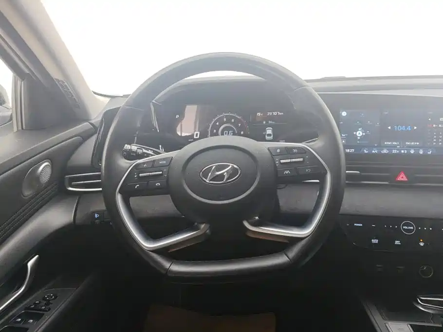 Hyundai Elantra — миниатюра 15