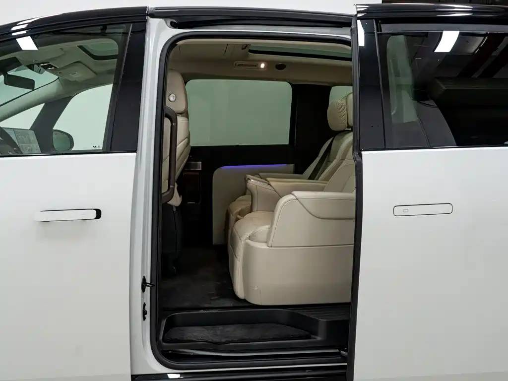 Li Auto Li MEGA — миниатюра 19