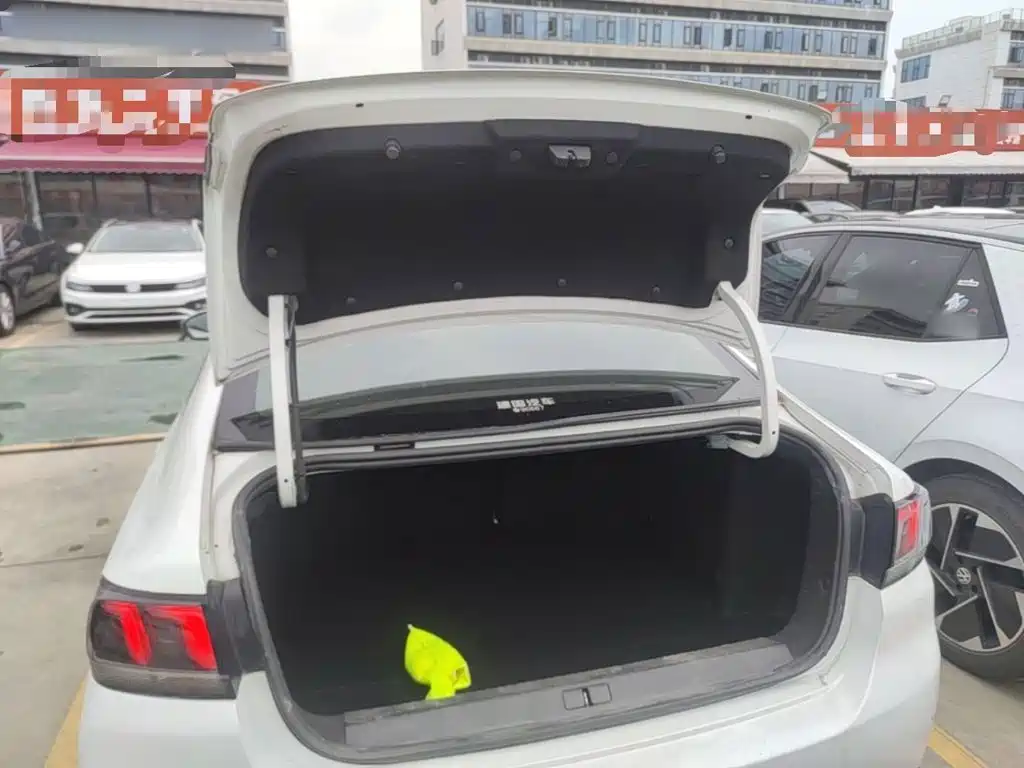 Peugeot 308 — миниатюра 19