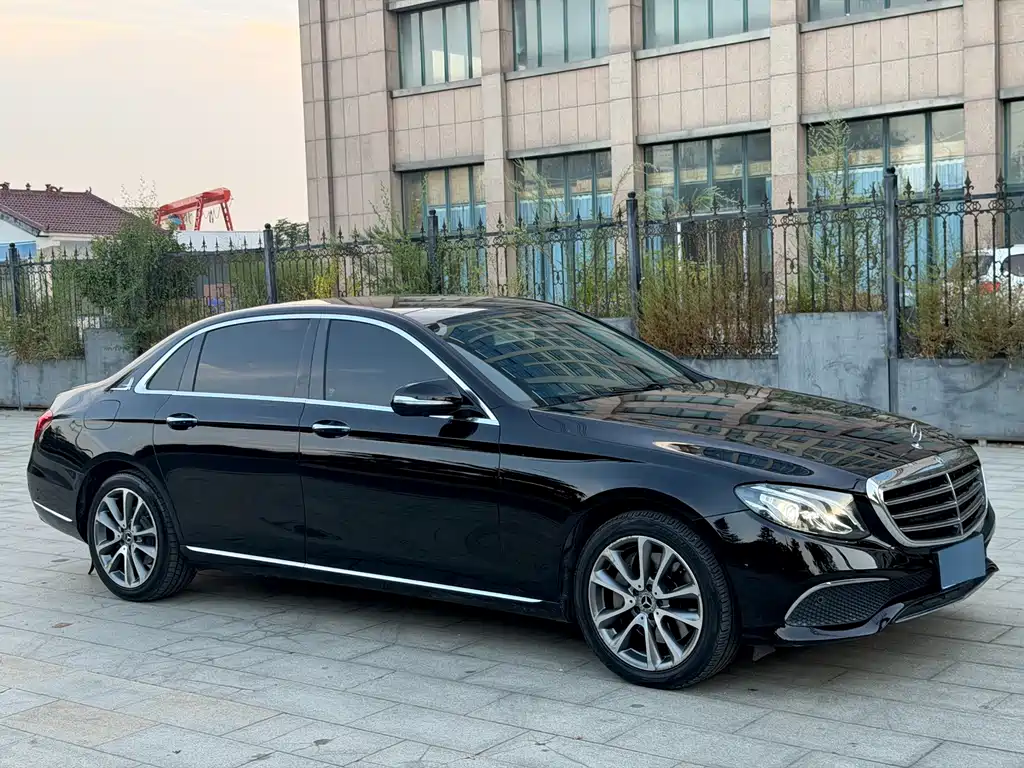 Mercedes-Benz E-Class — миниатюра 3