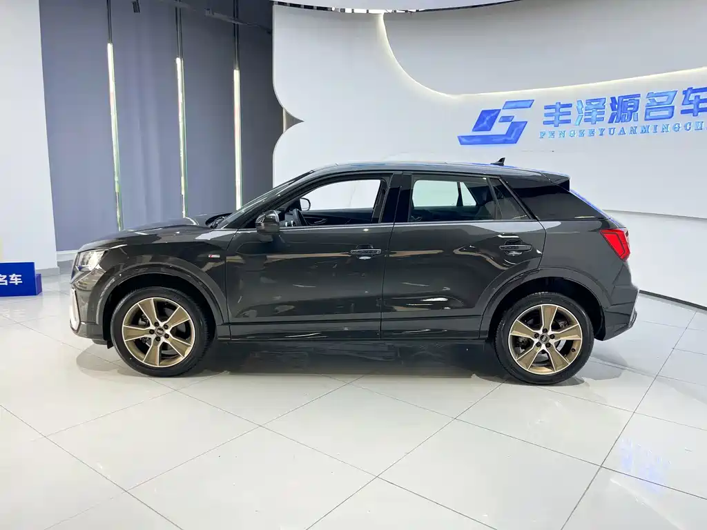 Audi Q2L — миниатюра 3