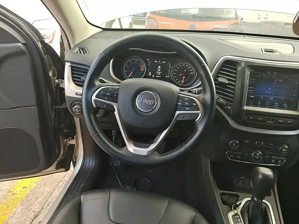Jeep Cherokee — миниатюра 11