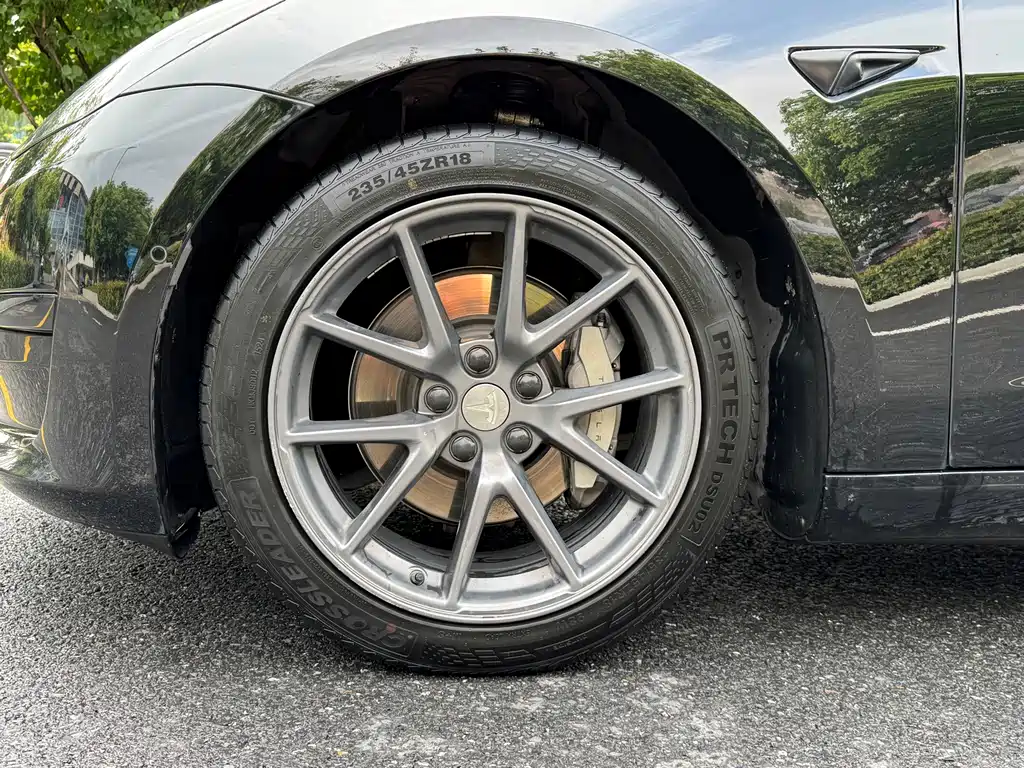 Tesla Model 3 — миниатюра 20