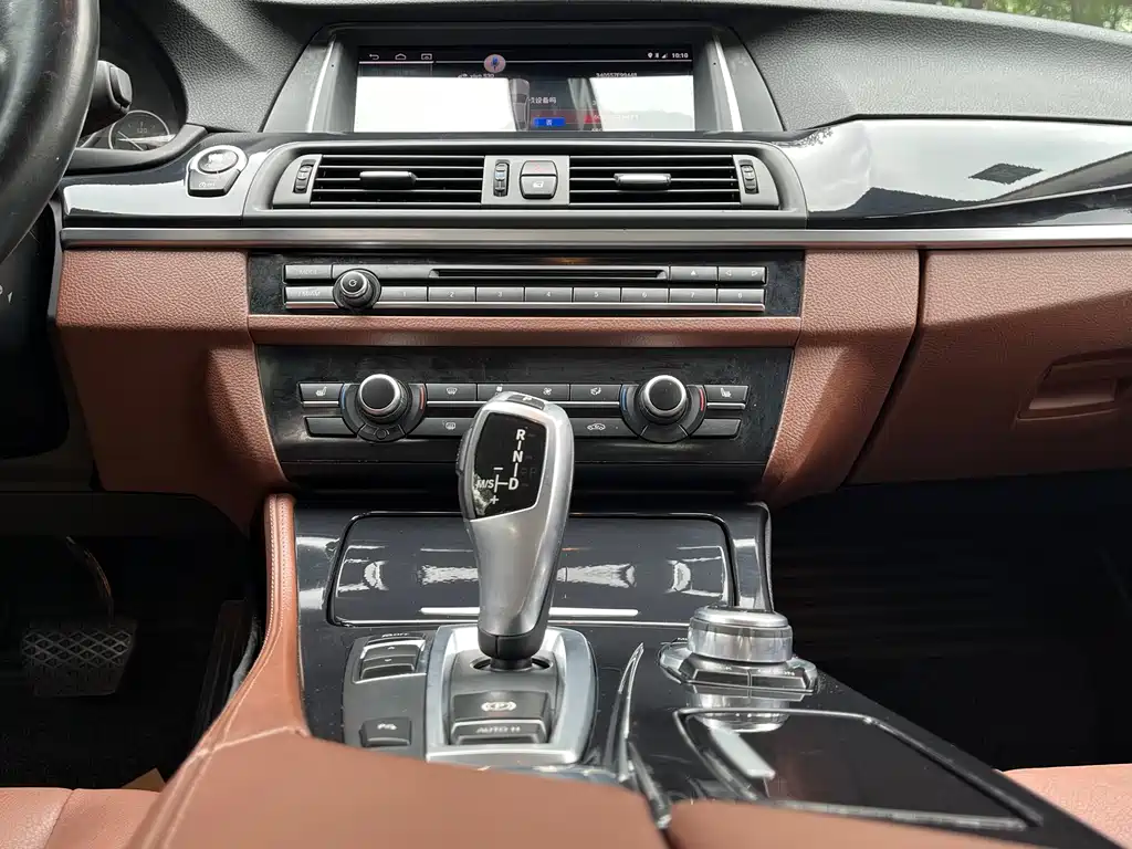 BMW 5 Series — миниатюра 10