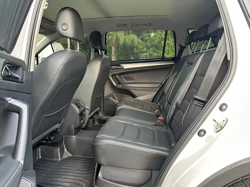 Volkswagen Tiguan L PHEV — миниатюра 13