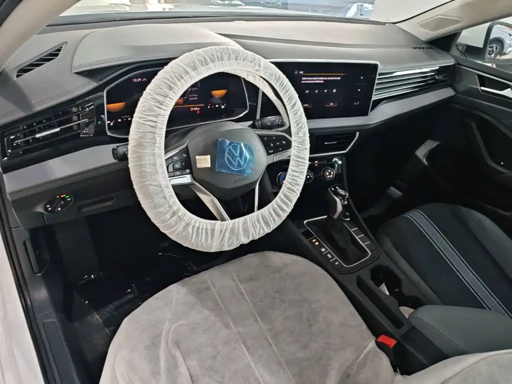 Volkswagen Sagitar 2025 200TSI DSG