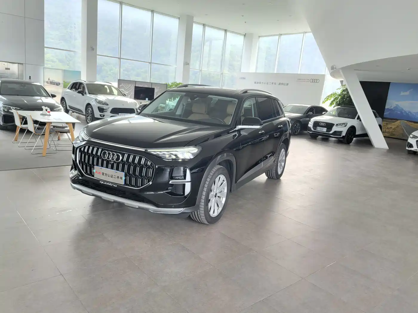 奥迪Q6 2024款 45 TFSI quattro 齐云型 羽林套装 6座 2025