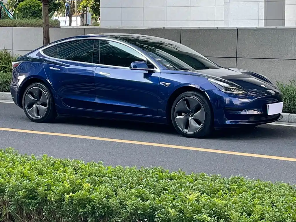 Tesla Model 3 — миниатюра 17