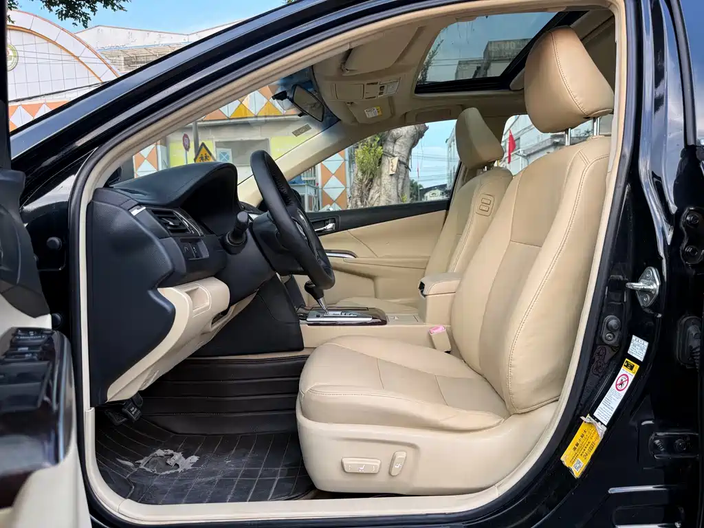 Toyota Camry — миниатюра 4