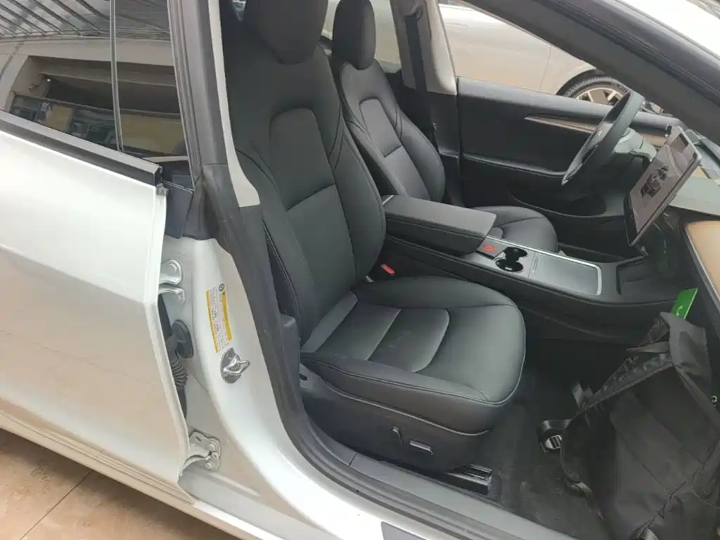 Tesla Model 3 — миниатюра 25