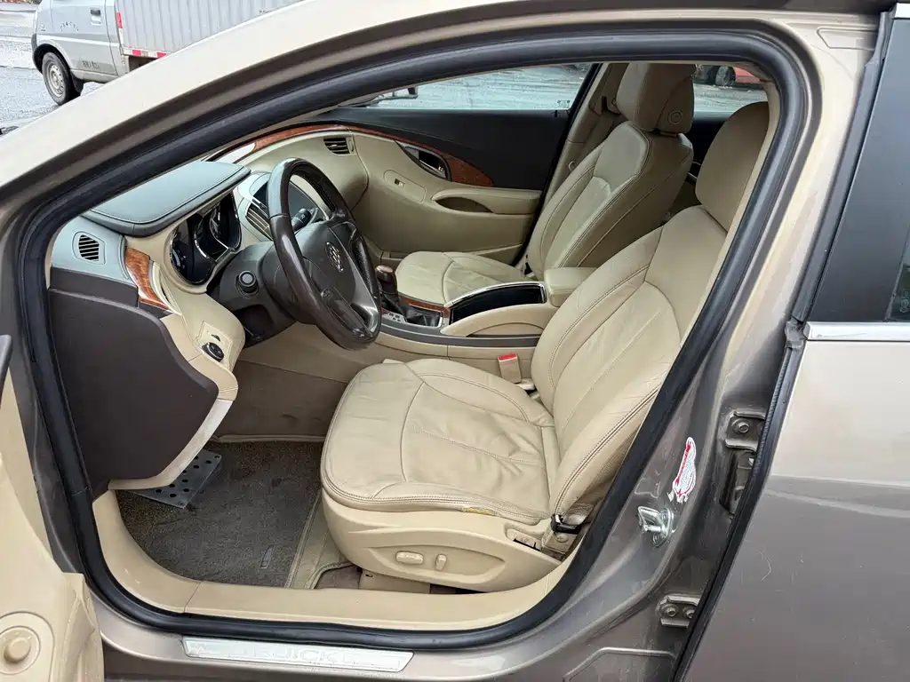 Buick LaCrosse 2.0T Flagship Edition, фото 4