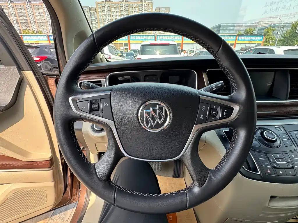 Buick GL8 — миниатюра 3