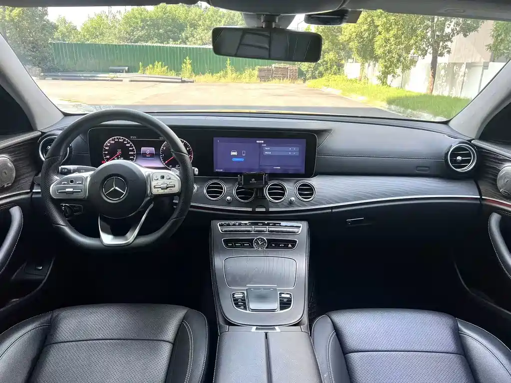Mercedes-Benz E-Class — миниатюра 12