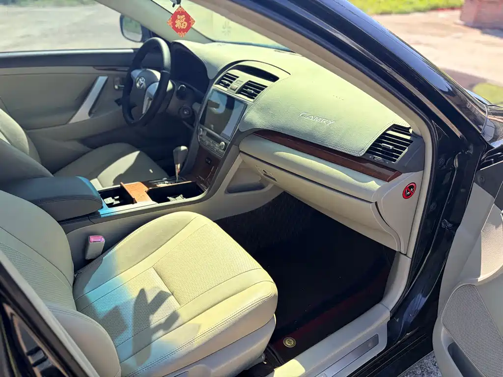Toyota Camry — миниатюра 8