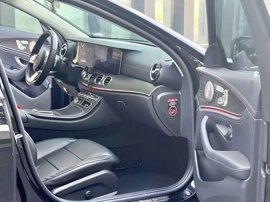 Mercedes-Benz E-Class — миниатюра 9