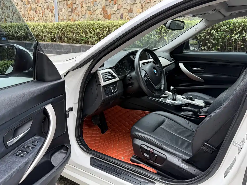 BMW 3 Series GT 3 GT 2014 320i Lead