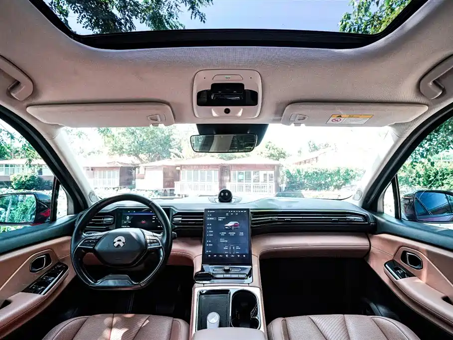 NIO ES8 2018 355KM мест