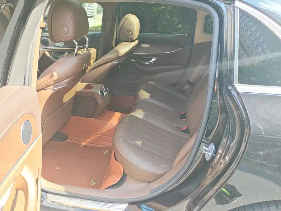 Mercedes-Benz E-Class — миниатюра 5