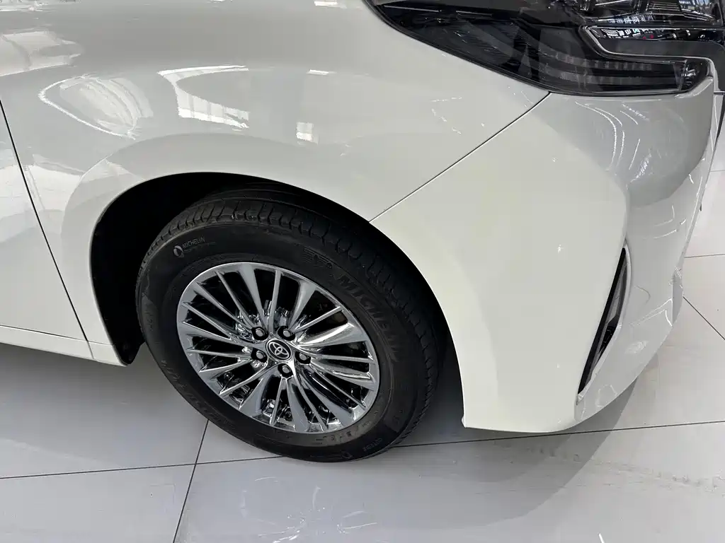 Toyota Alphard — миниатюра 5