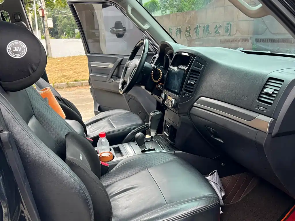Mitsubishi Pajero (Import) — миниатюра 9