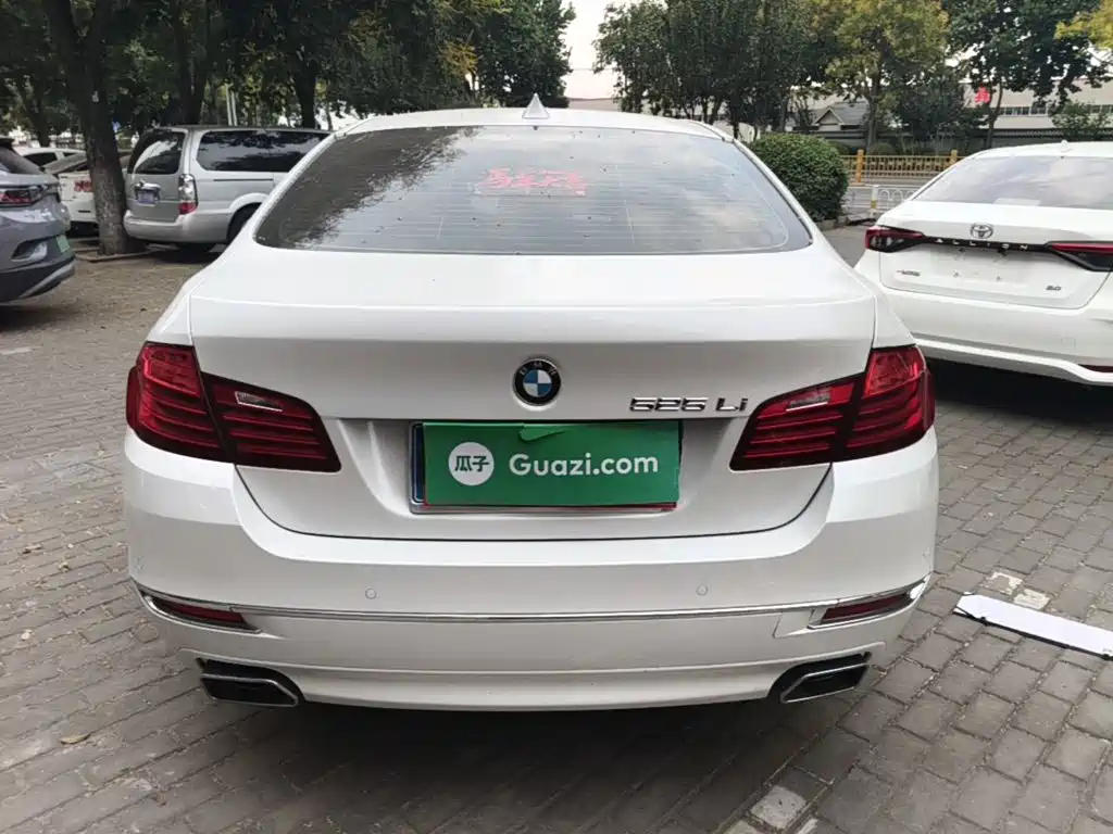 BMW 5 Series — миниатюра 6