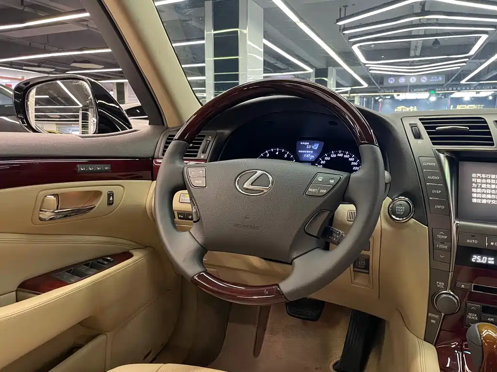 Lexus LS — миниатюра 13