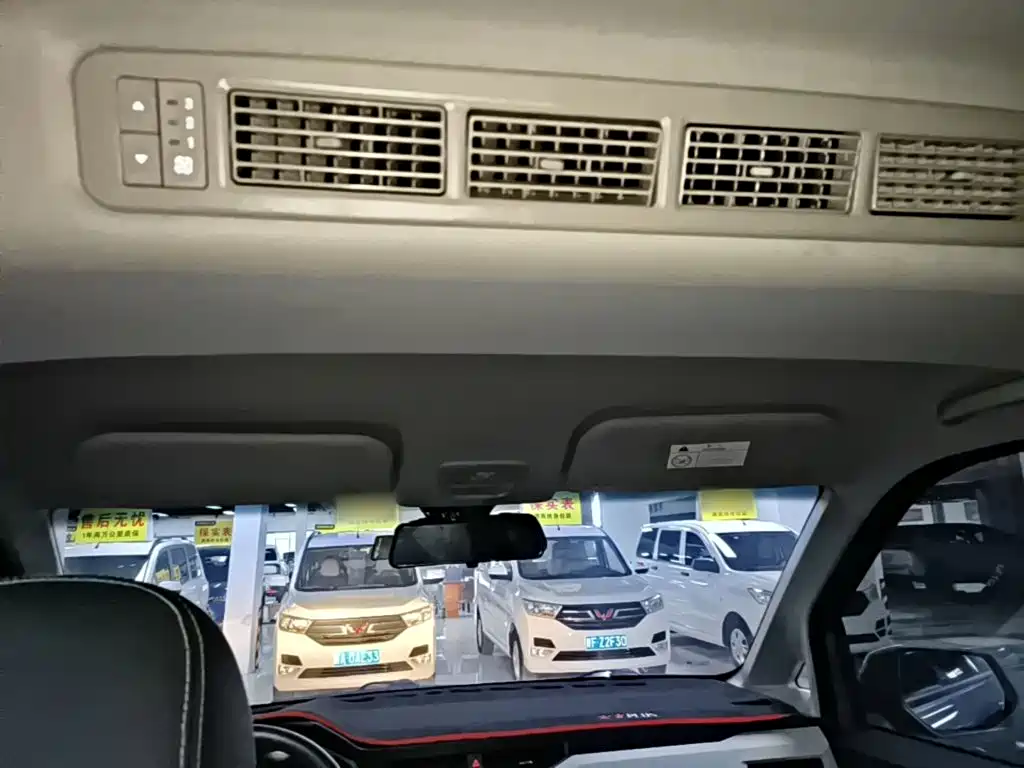Wuling Hongguang PLUS — миниатюра 18