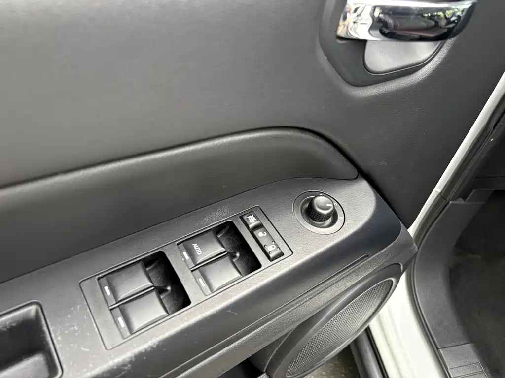 Jeep Compass (Import) — миниатюра 6