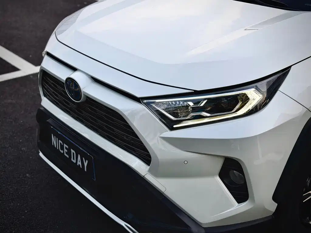Toyota RAV4 — миниатюра 11