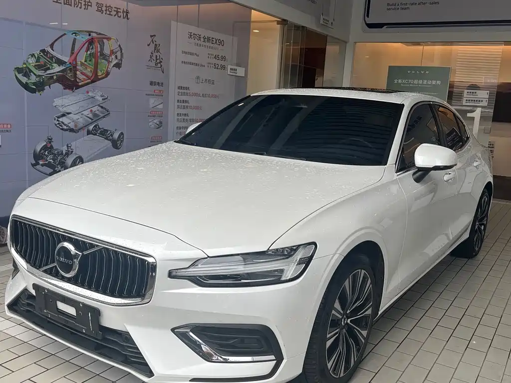 Volvo S60 2026 B4 Luxury