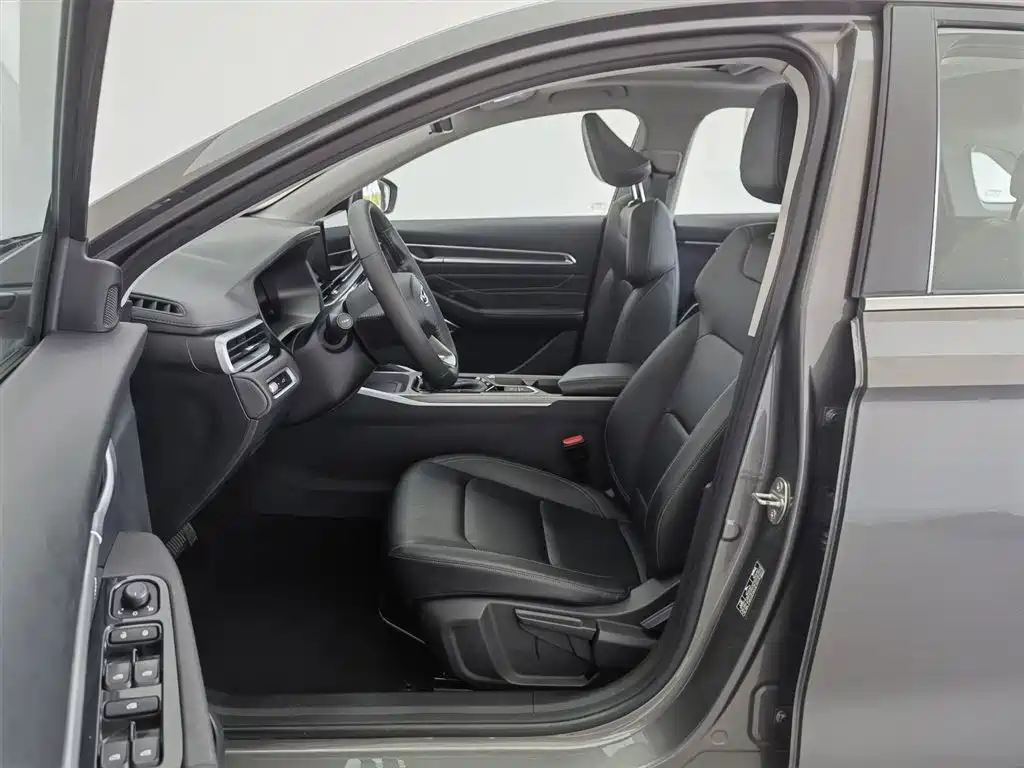 Geely Emgrand 2022 4 1.5L CVT Luxury