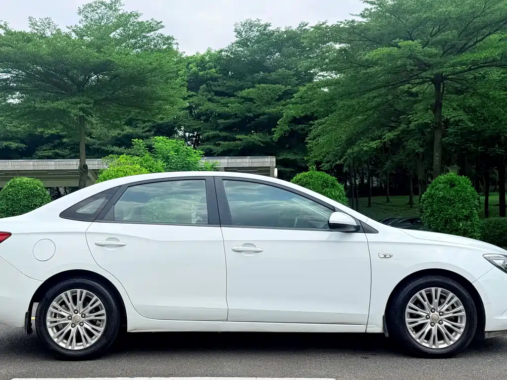 Buick Excelle — миниатюра 4