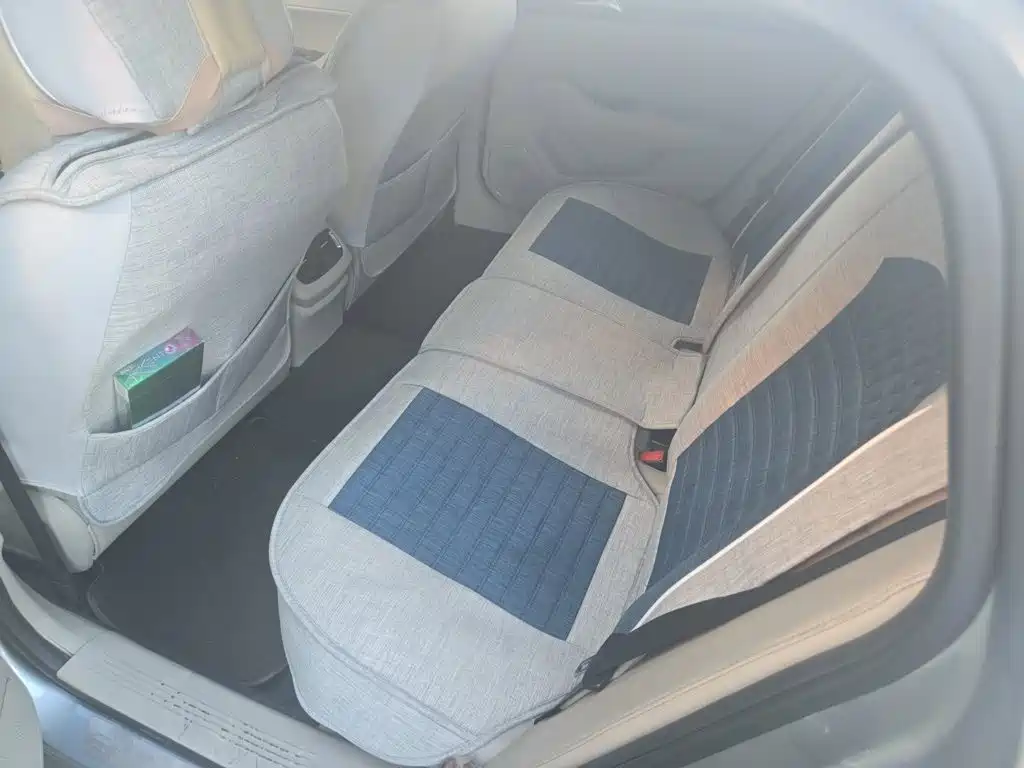 Hongqi Hongqi H5 — миниатюра 13