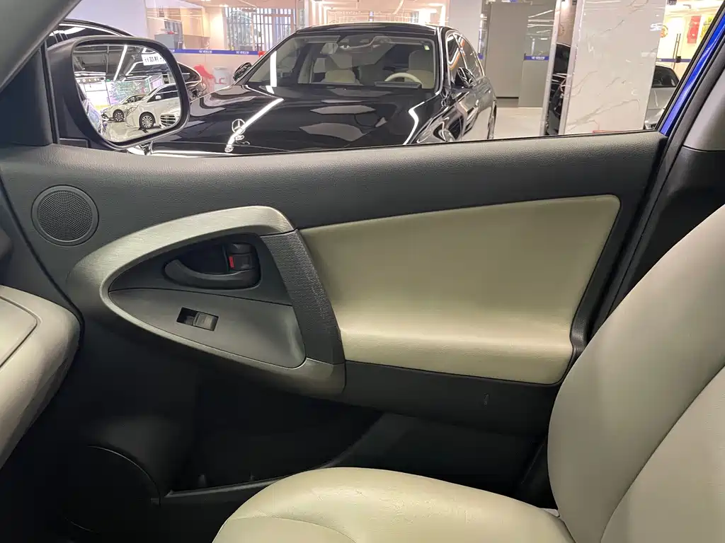 Toyota RAV4 — миниатюра 23