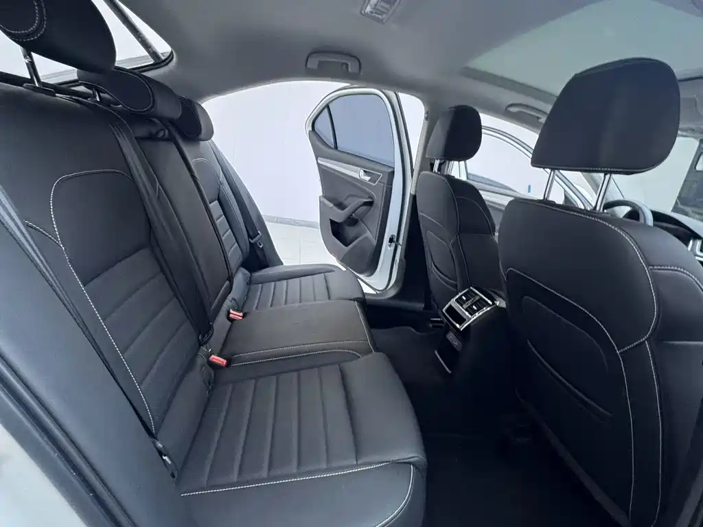 Skoda Superb — миниатюра 11