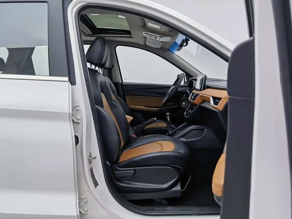 Wuling Hongguang S3 — миниатюра 23