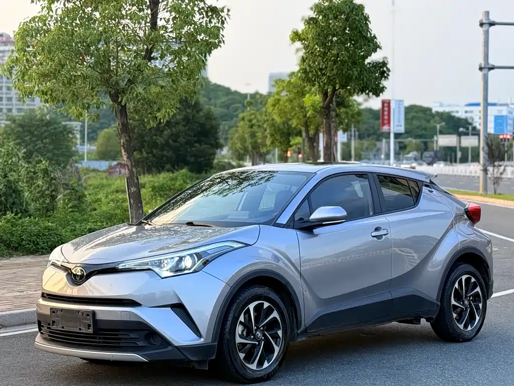 Купить Toyota IZOA