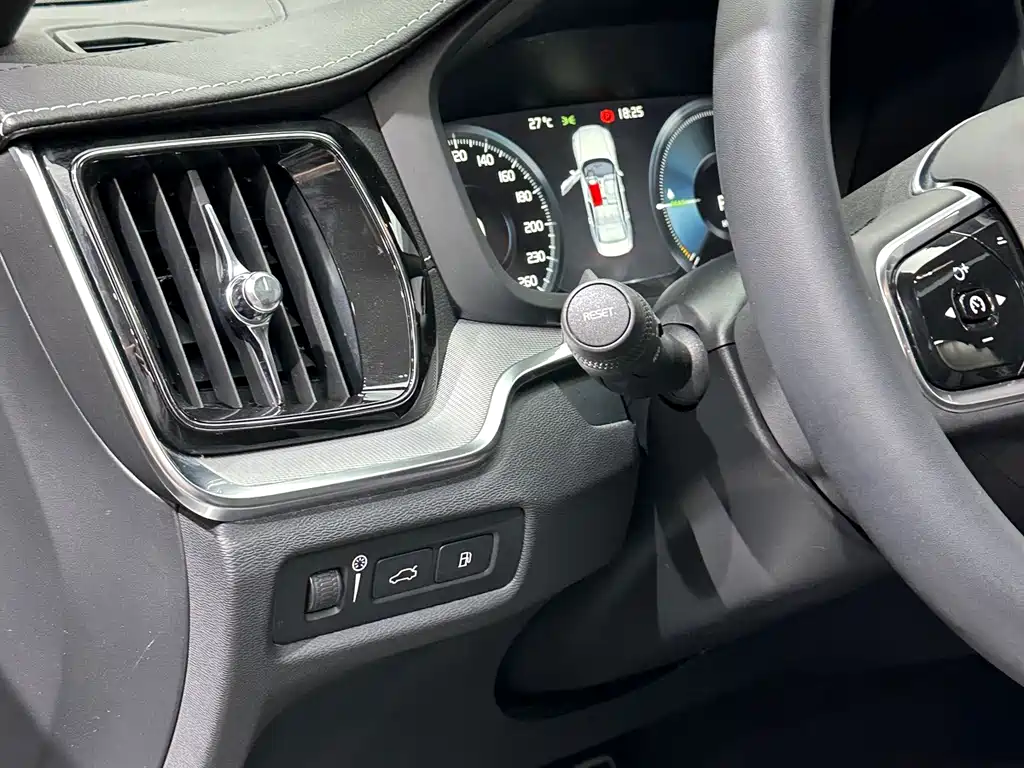 Volvo S60 PHEV — миниатюра 12
