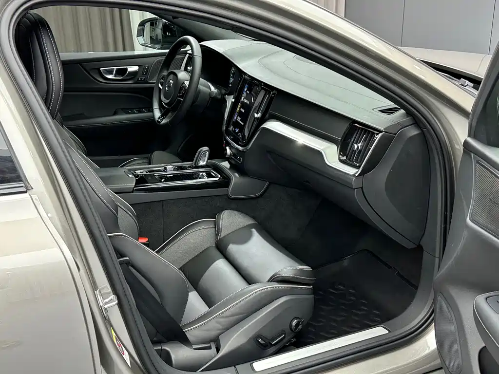 Volvo S60 PHEV — миниатюра 28