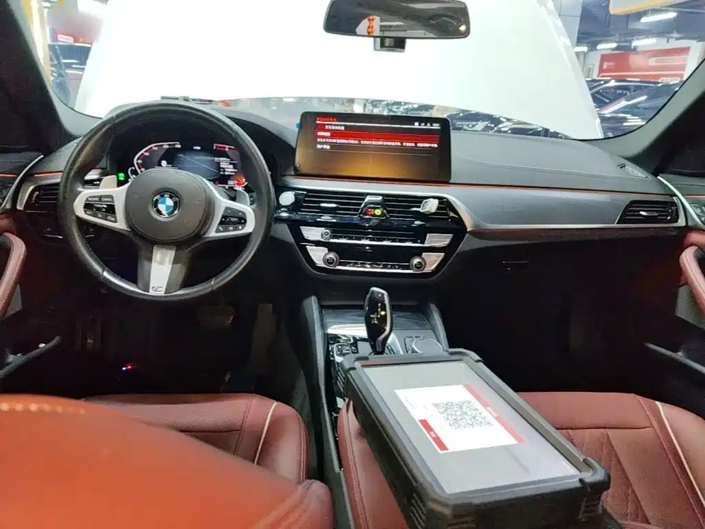 BMW 5 Series — миниатюра 10