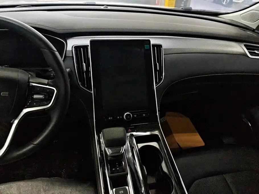 Roewe i6 MAX New Energy — миниатюра 13