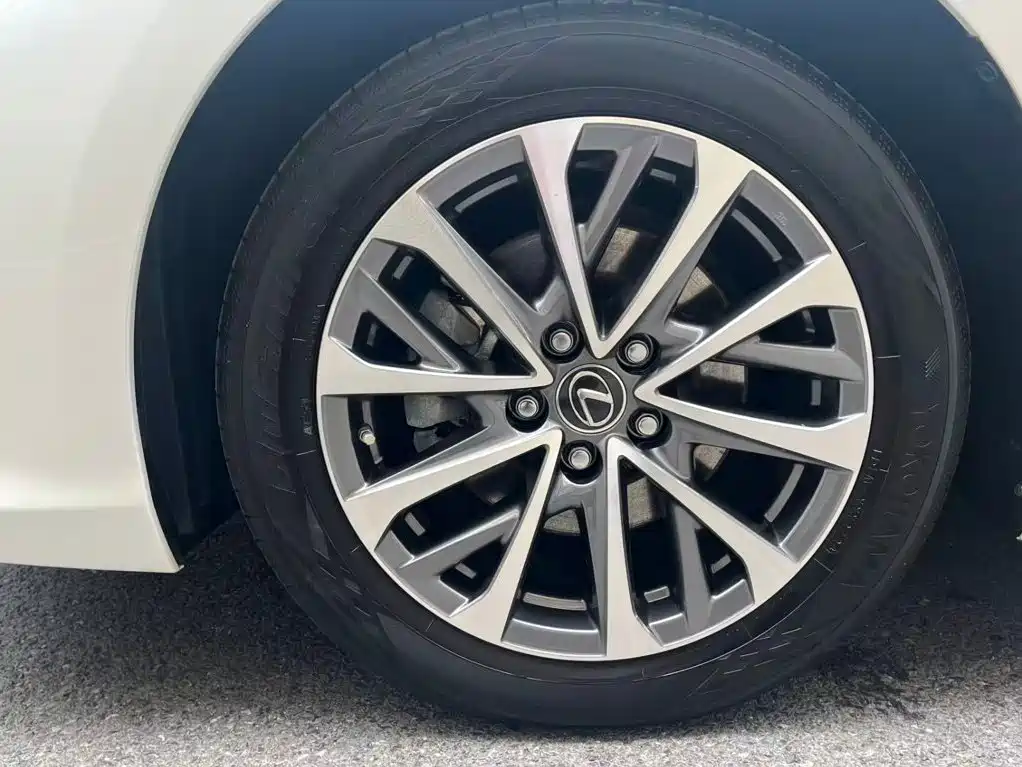 Lexus ES — миниатюра 8