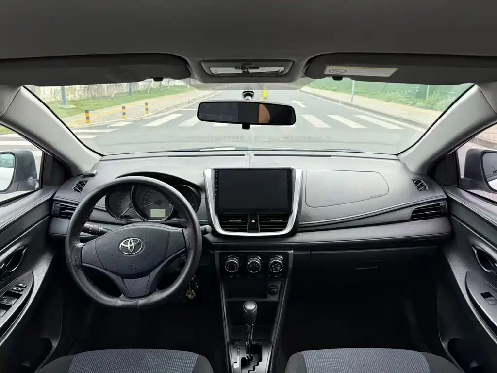 Toyota Yaris L — миниатюра 9