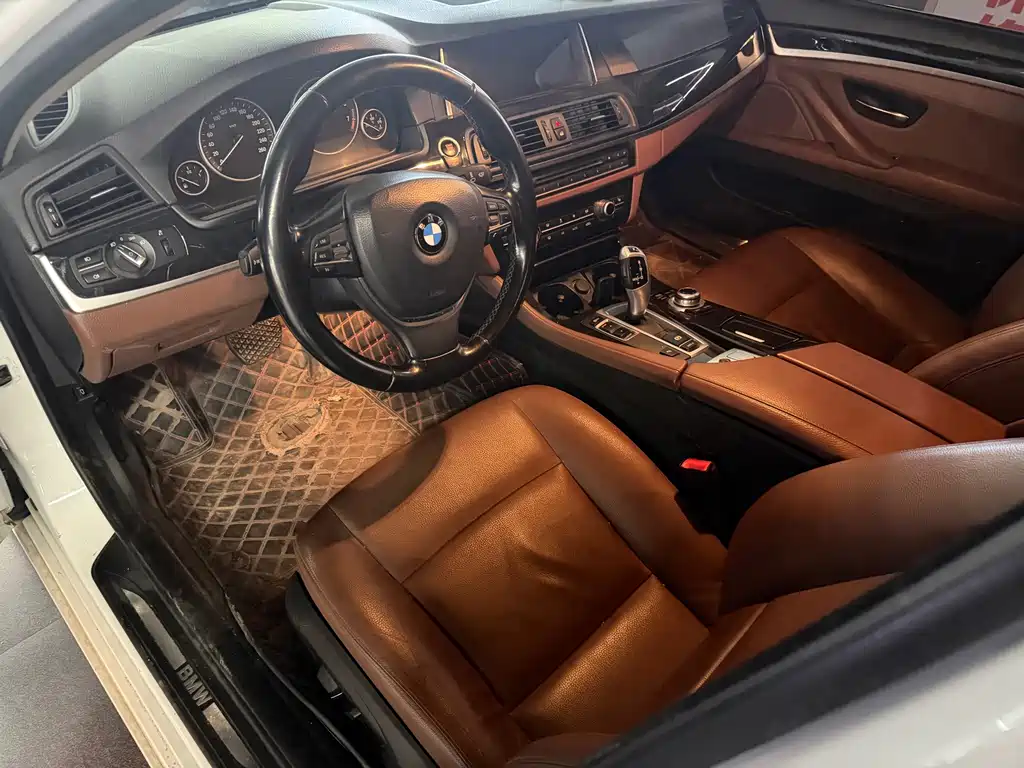 BMW 5 Series — миниатюра 7