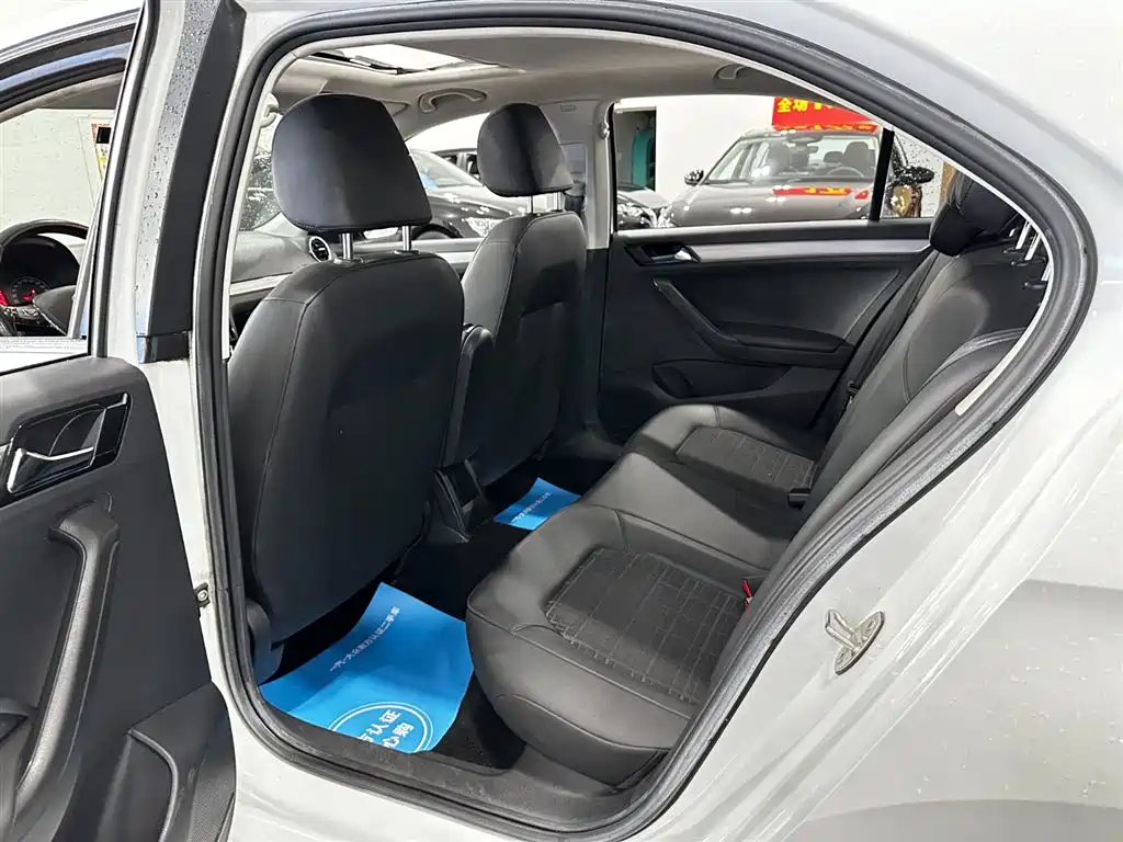 Volkswagen Jetta — миниатюра 28