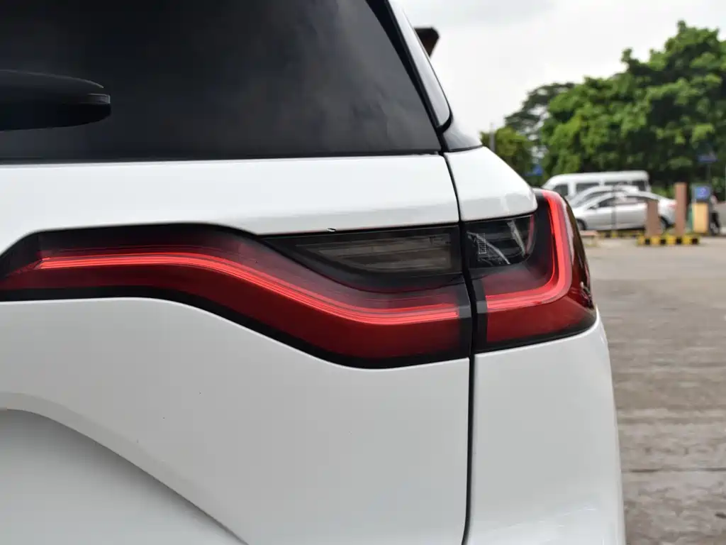NIO ES8 — миниатюра 18