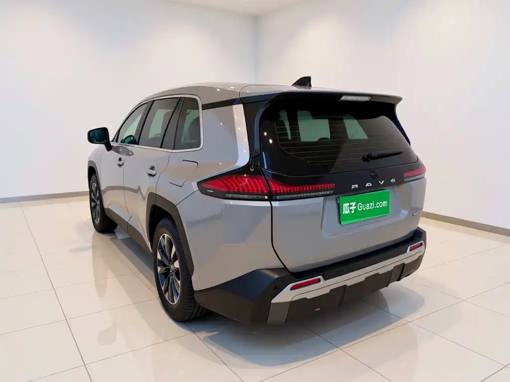 Toyota RAV4 — миниатюра 4